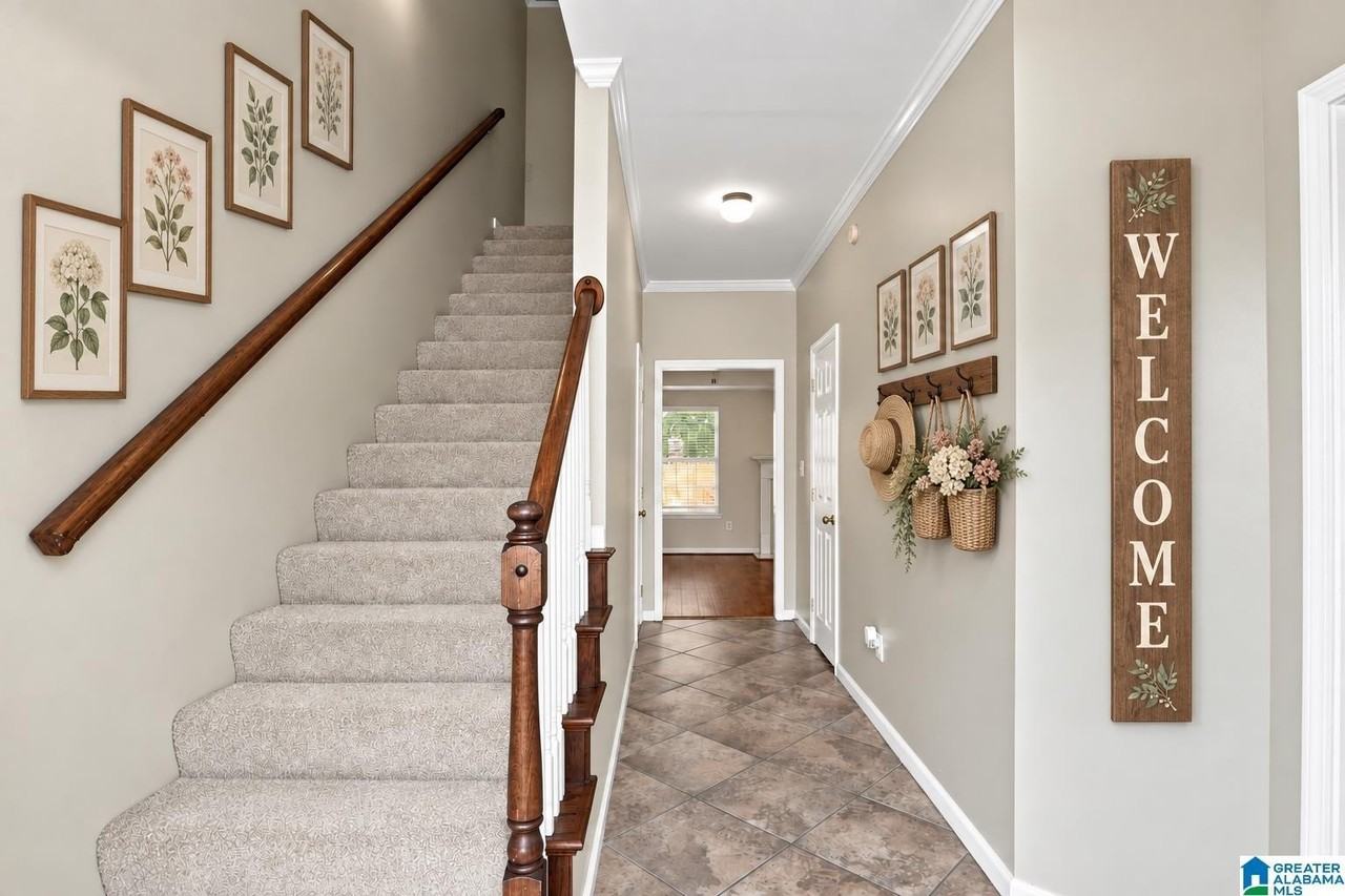 128 Canyon Trl - Photo 3 of 19