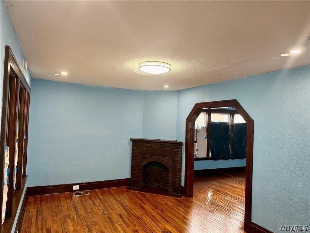 484 Dartmouth Ave - Photo 3 of 16