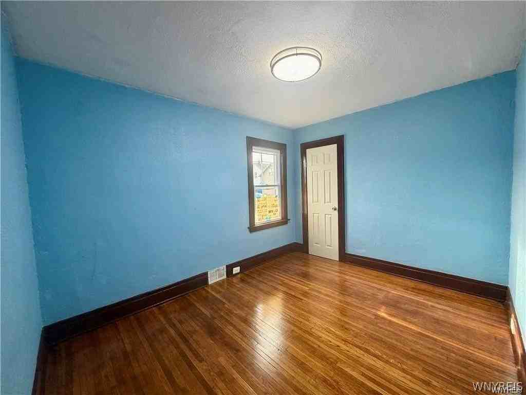 484 Dartmouth Ave - Photo 7 of 16