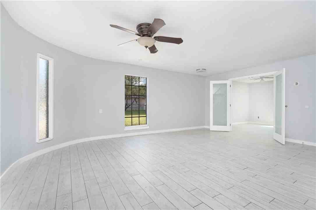 401 Ohio Ave - Photo 7 of 47