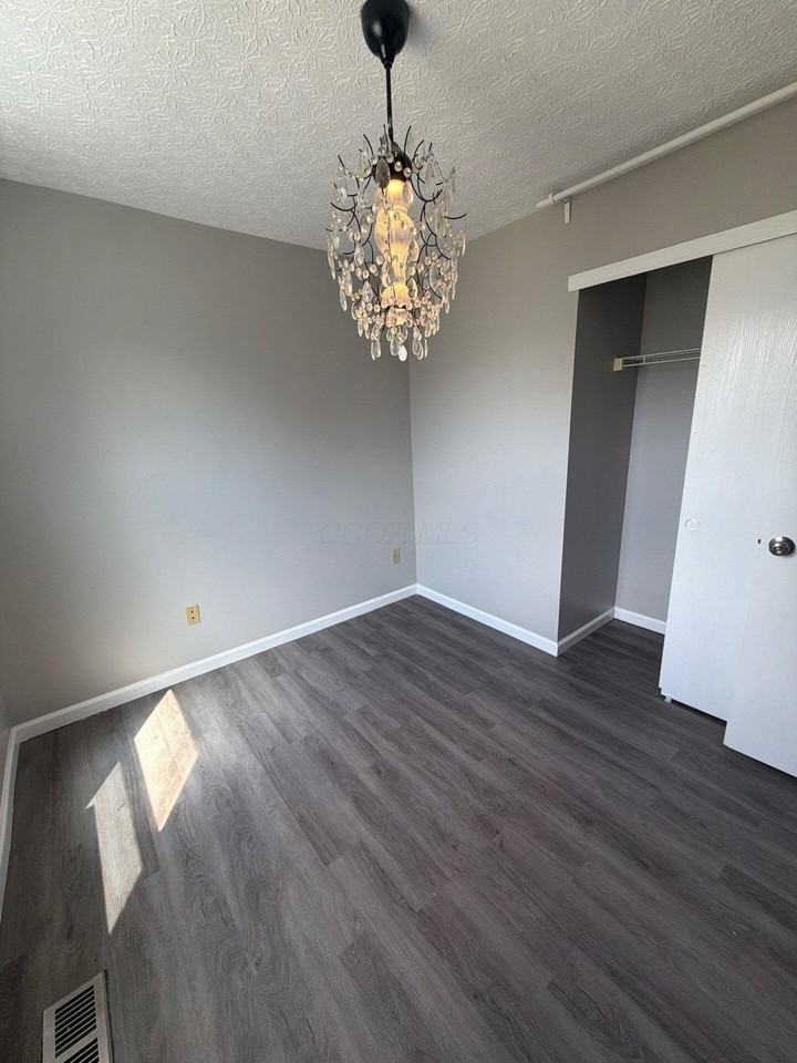 9079 Longstone Dr - Photo 5 of 16