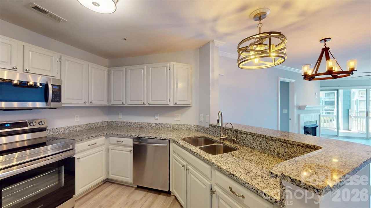 1105 Torrence Cir - Photo 3 of 36