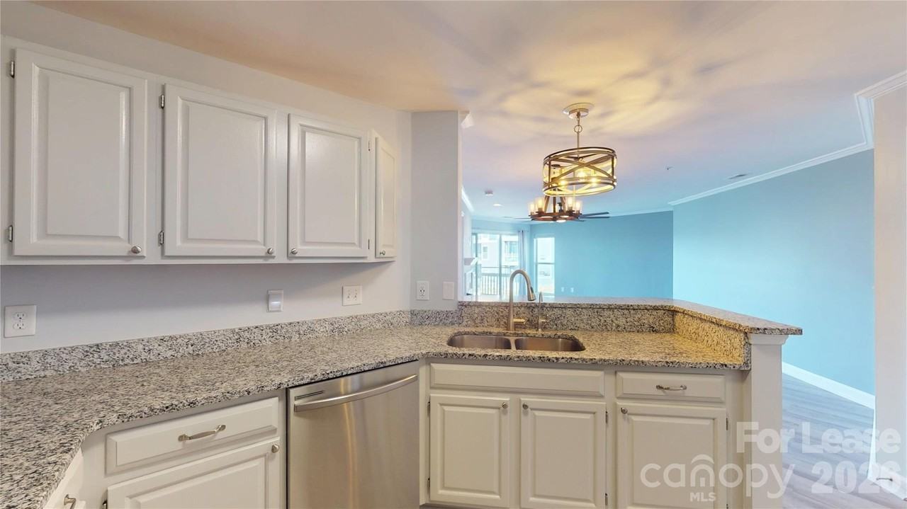 1105 Torrence Cir - Photo 7 of 36