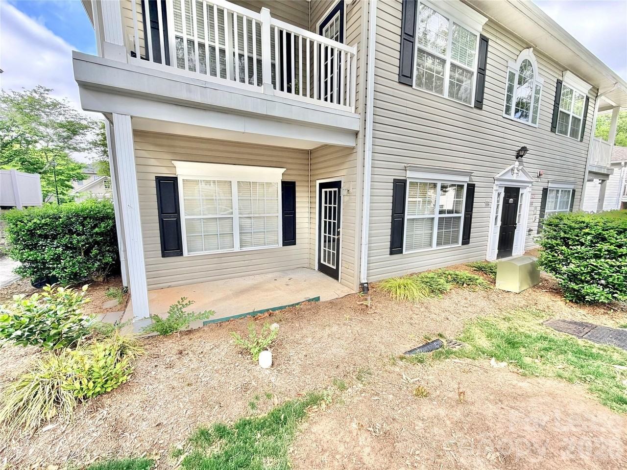21230 Hickory St - Photo 2 of 22
