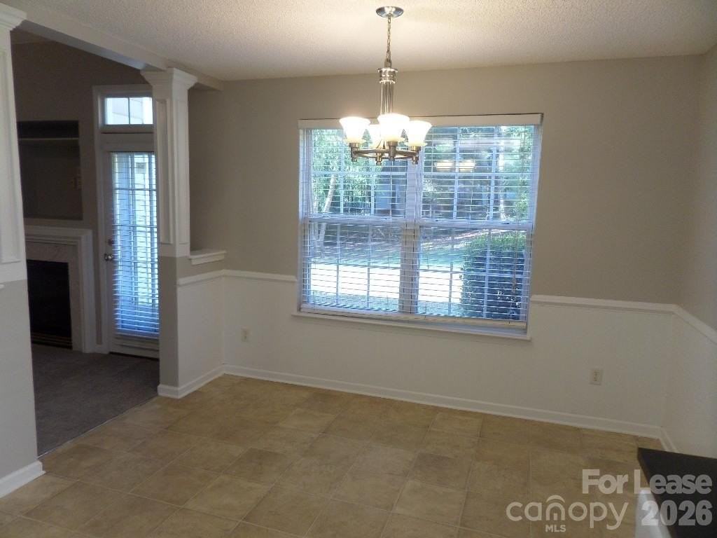 3617 Sipes Ln - Photo 3 of 11