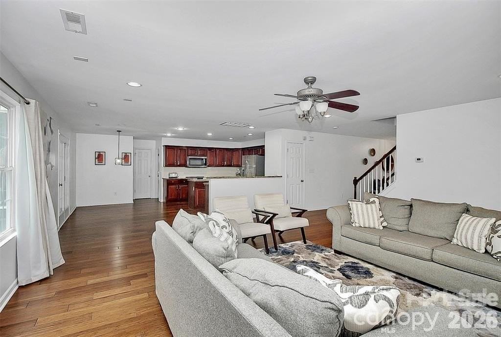 3133 Huntington Ridge Ct - Photo 4 of 18