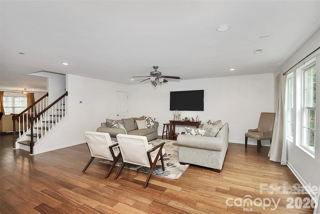 3133 Huntington Ridge Ct - Photo 5 of 18