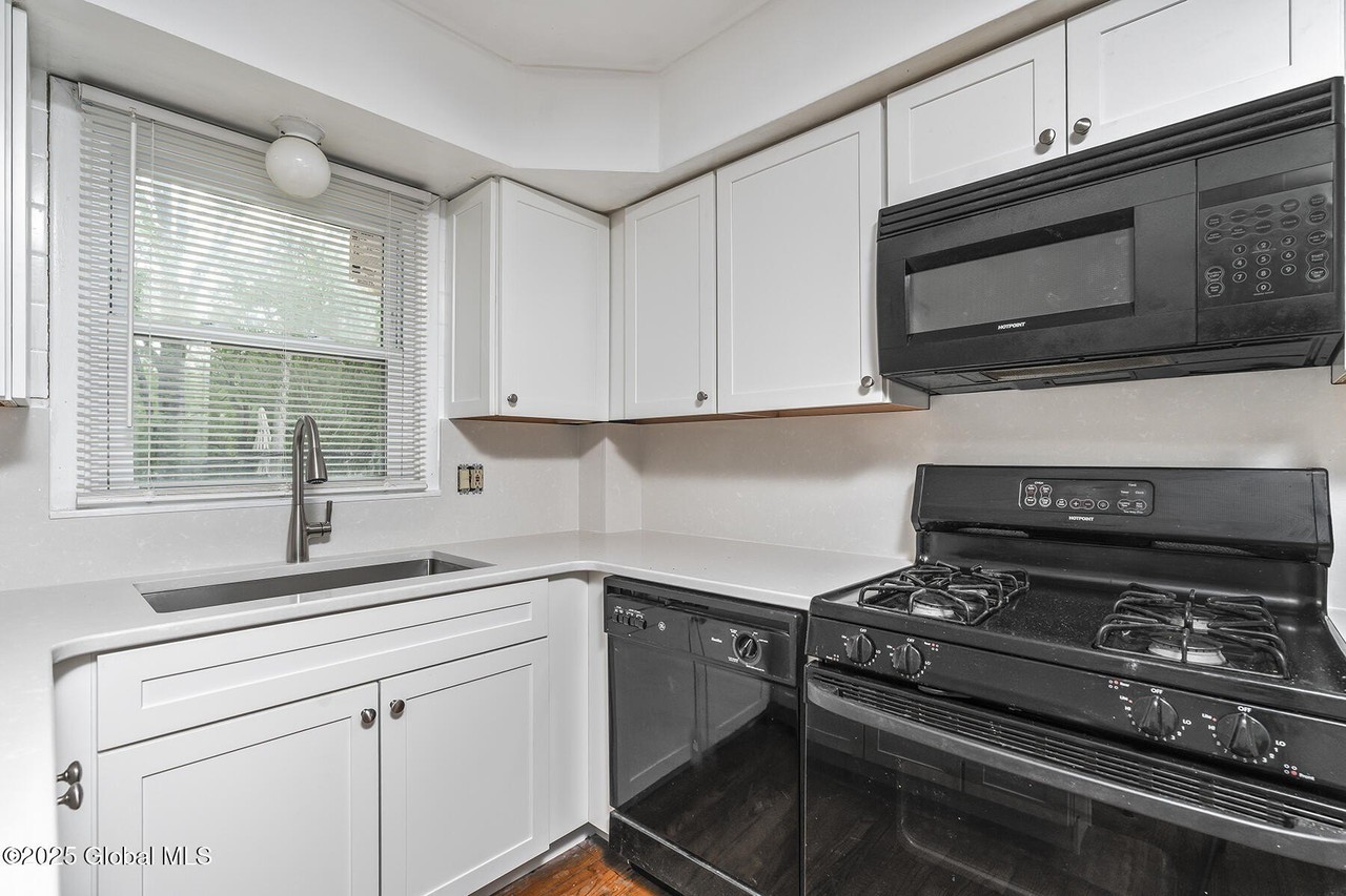 98 Mount Hope Dr - Photo 4 of 29