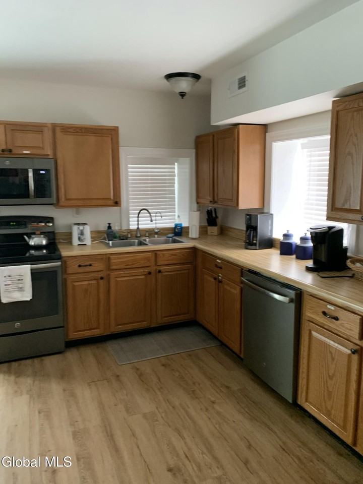 672 Route 9p - Photo 5 of 13