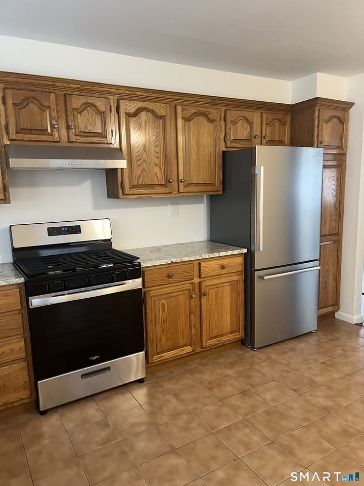 24 Mayflower Ave - Photo 5 of 16