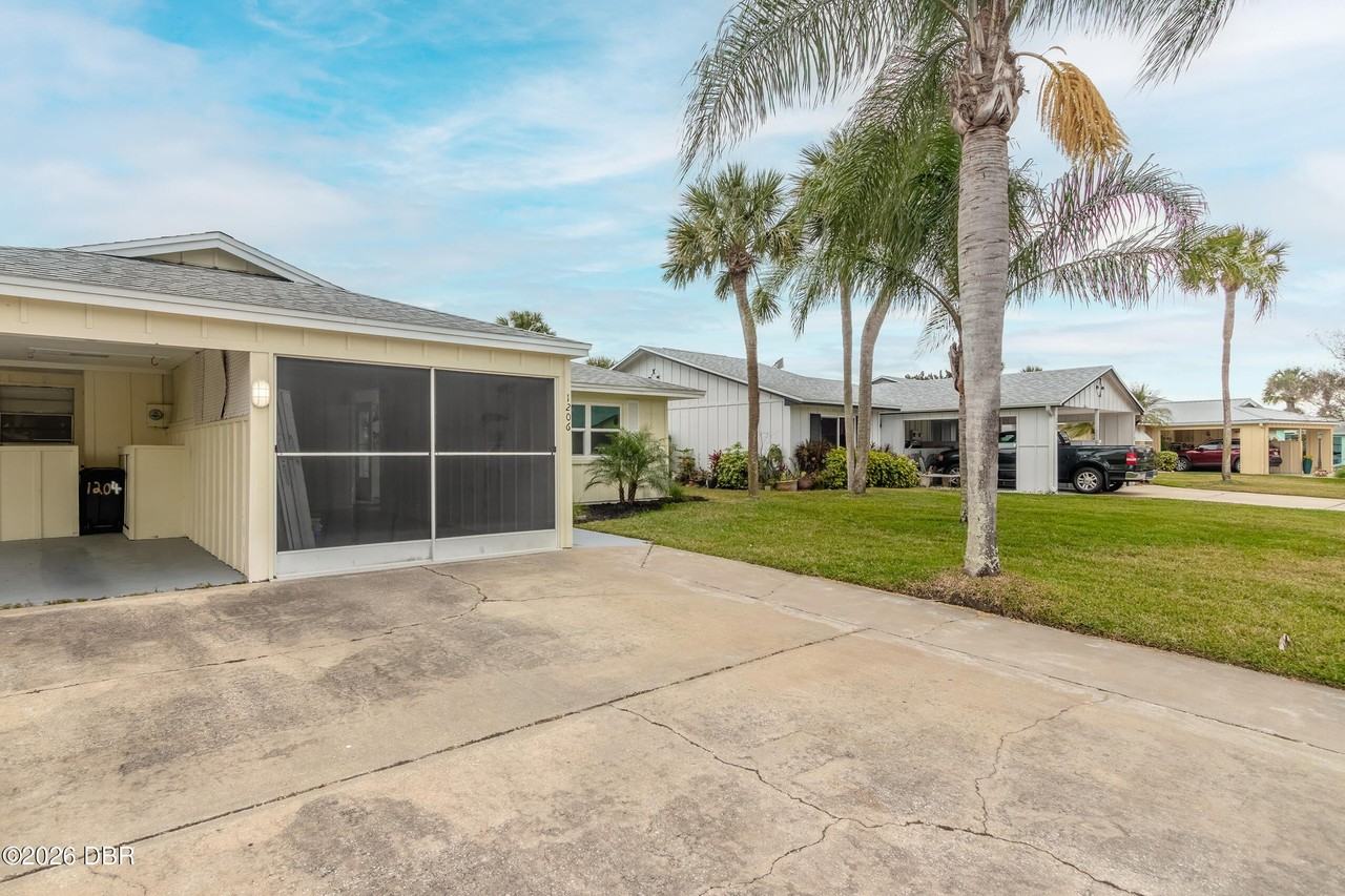 1206 Harbour Point Dr - Photo 3 of 39