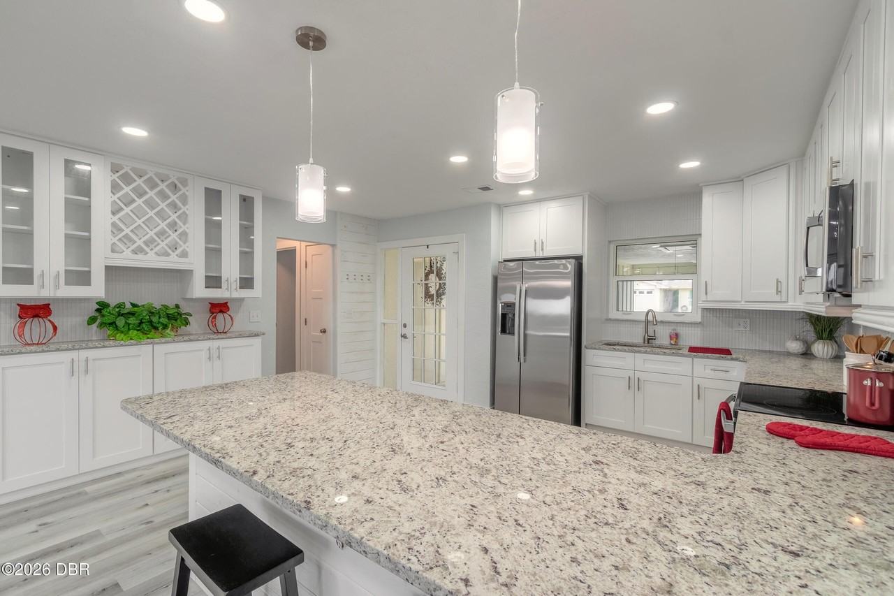 1206 Harbour Point Dr - Photo 7 of 39
