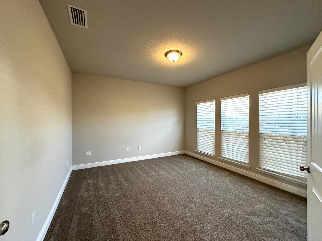 513 Gadwell St - Photo 4 of 35