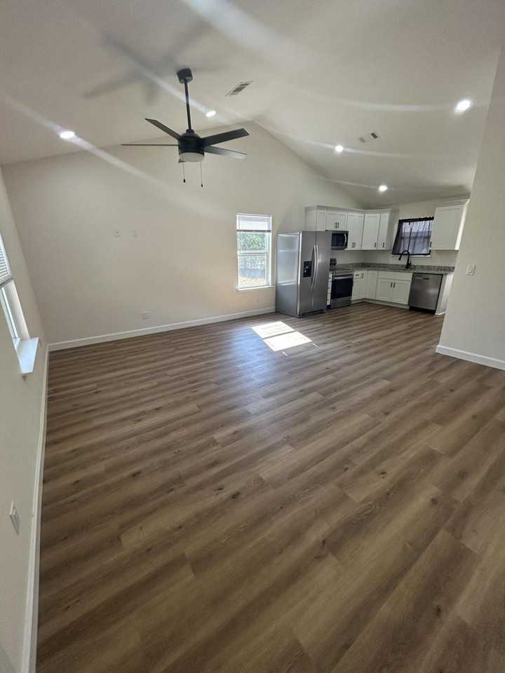 552 Kings Lake Blvd - Photo 3 of 14