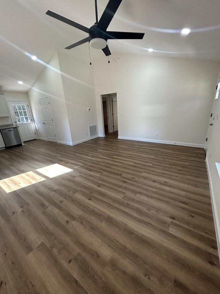 552 Kings Lake Blvd - Photo 4 of 14