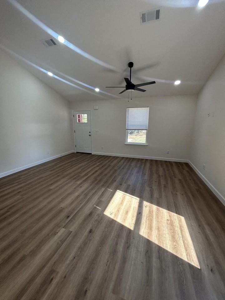 552 Kings Lake Blvd - Photo 5 of 14