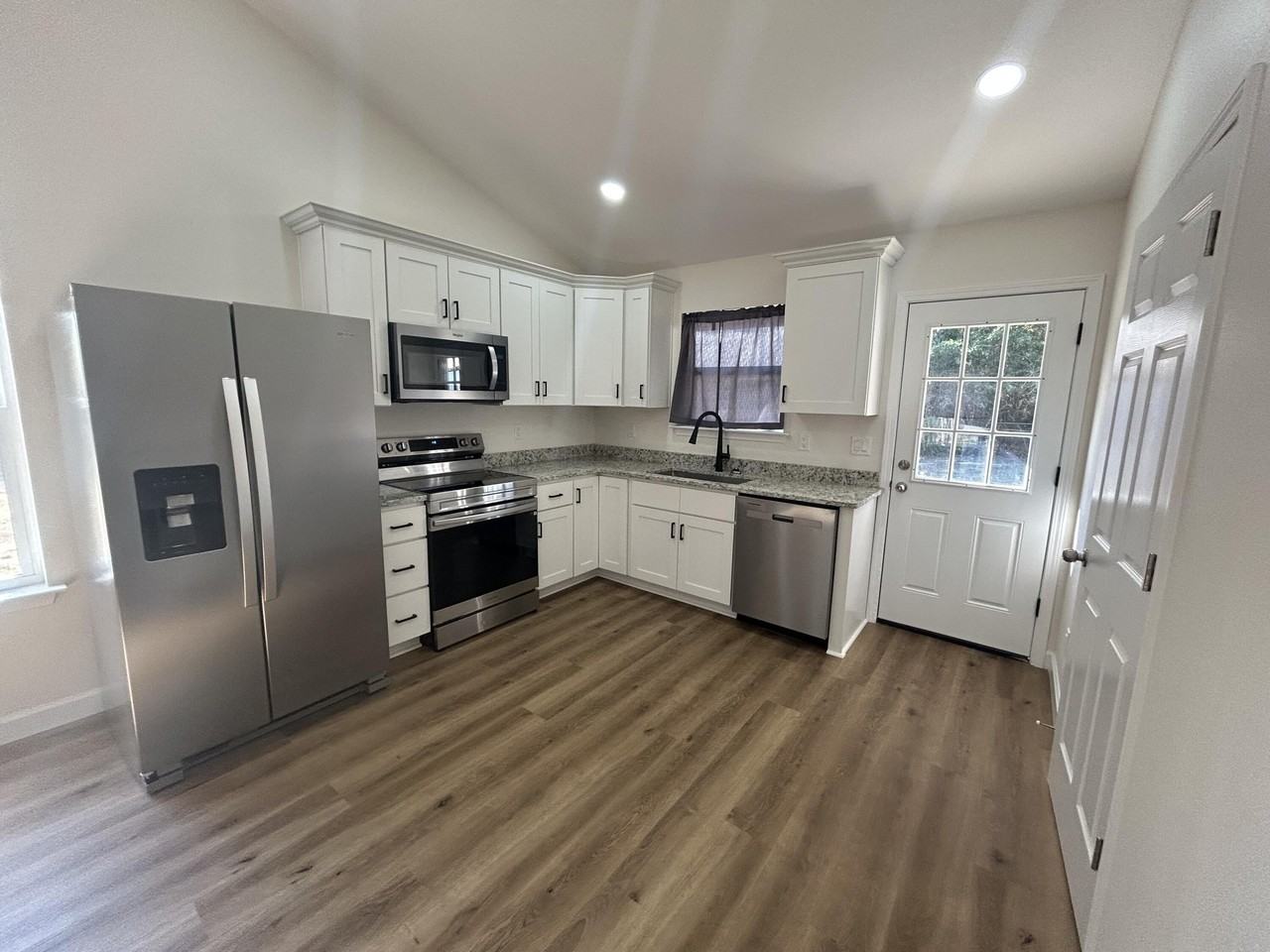 552 Kings Lake Blvd - Photo 6 of 14