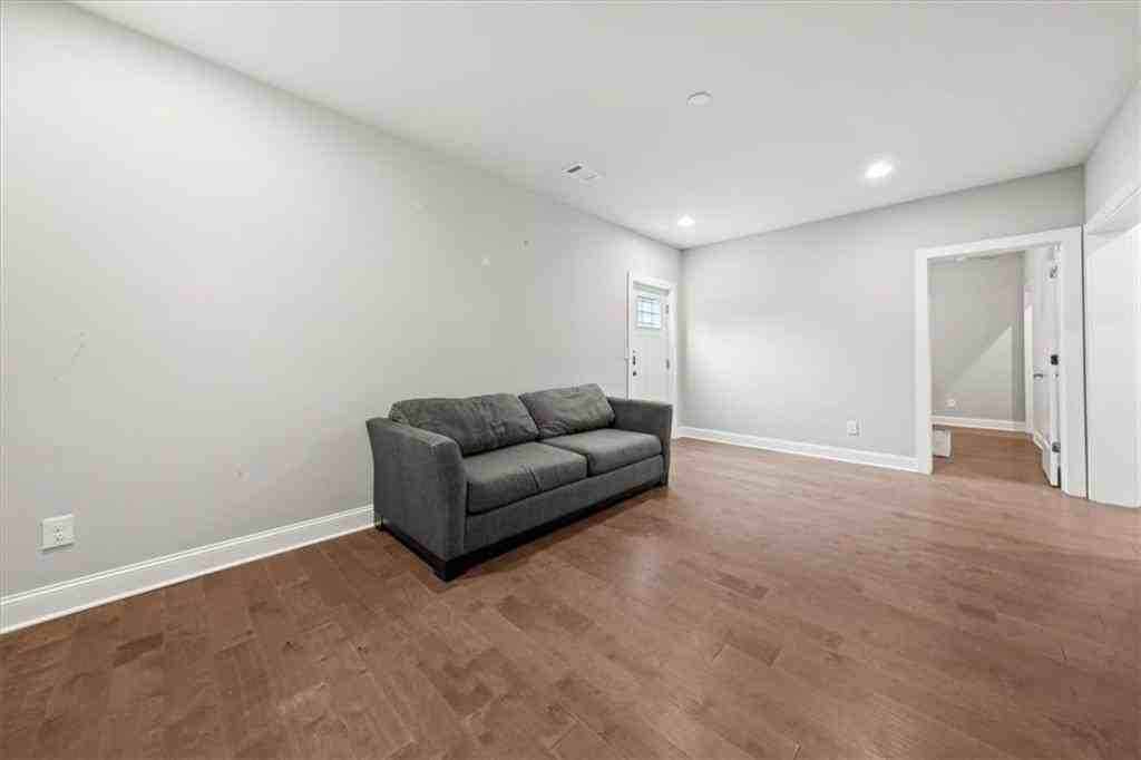 902 Emerson Ave Se #A - Photo 3 of 9
