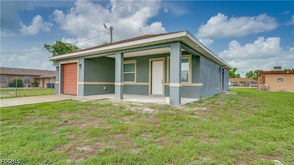 2411 Ben St - Photo 4 of 21