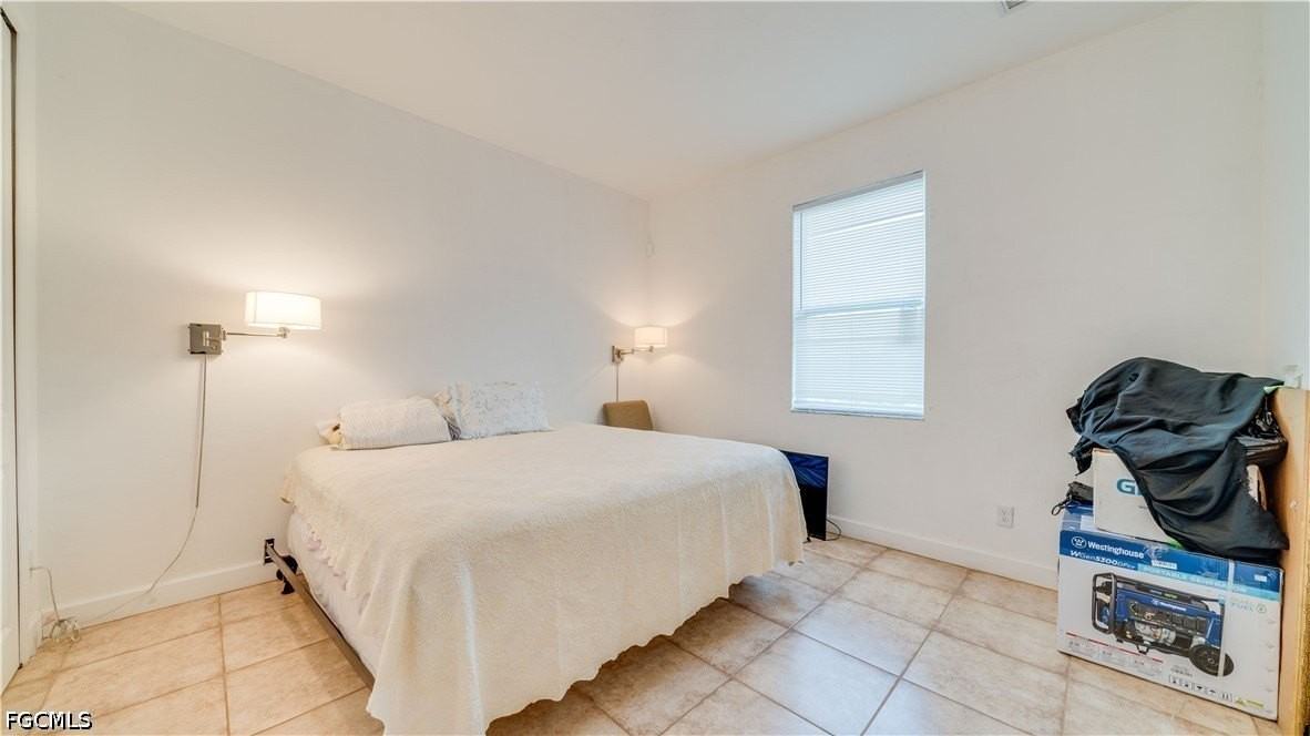 2411 Ben St - Photo 5 of 21