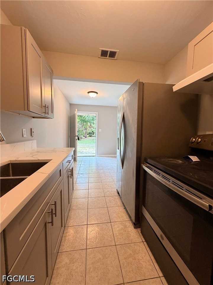 2066 Franklin St #2070 - Photo 5 of 10