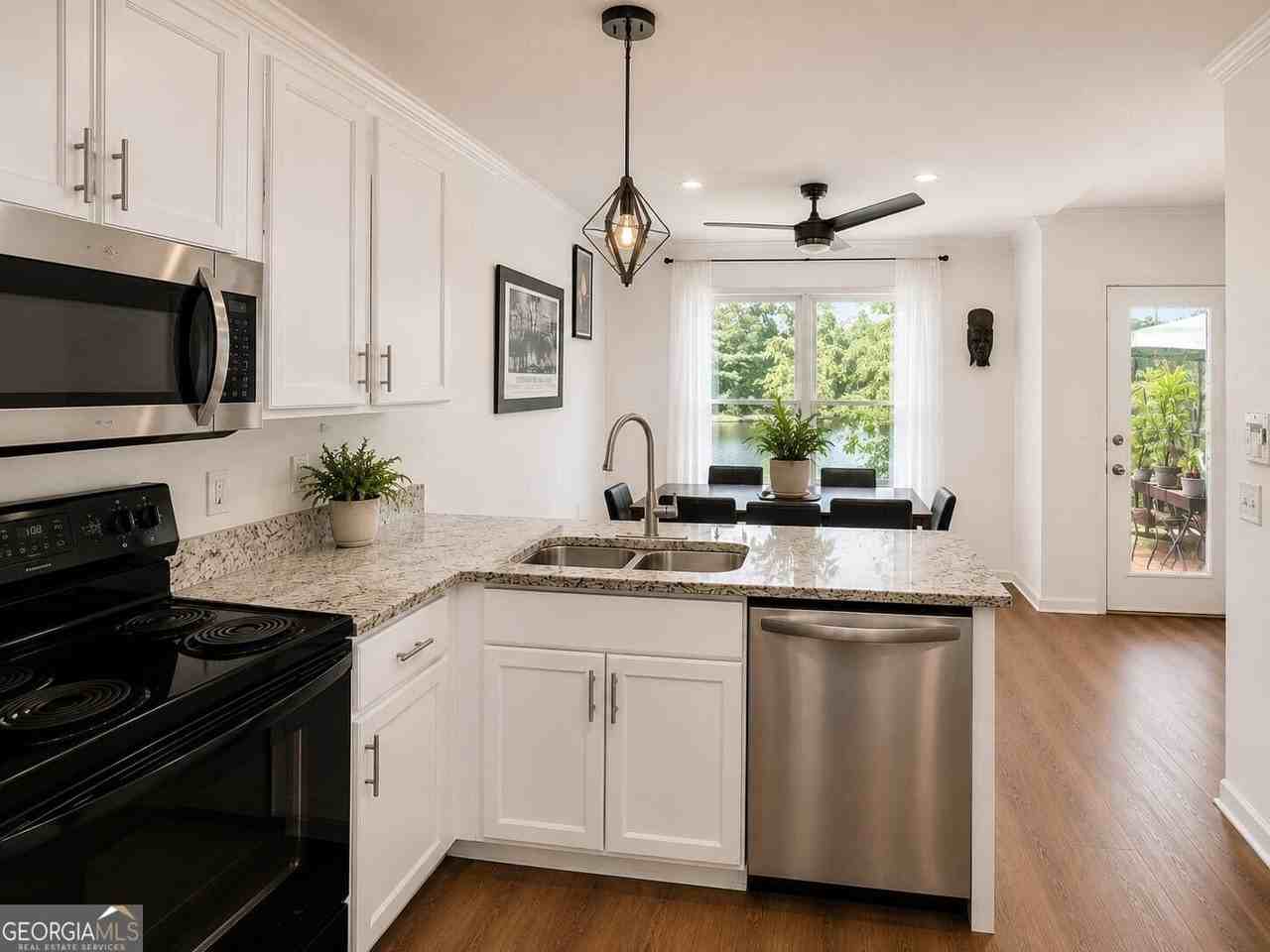 7953 Woodlake Dr - Photo 3 of 13