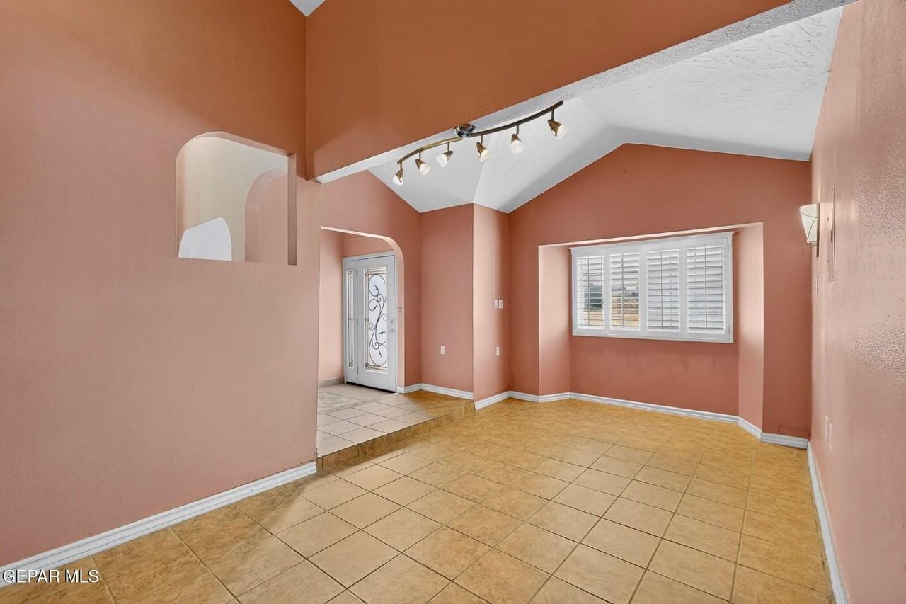 11885 Clara Barton Dr - Photo 7 of 44