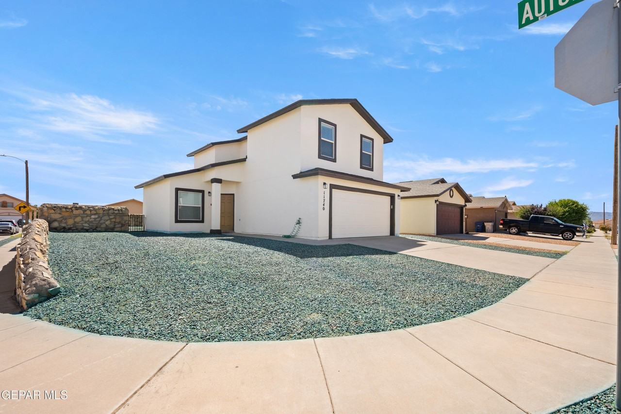 11740 Lapstone Way - Photo 3 of 34