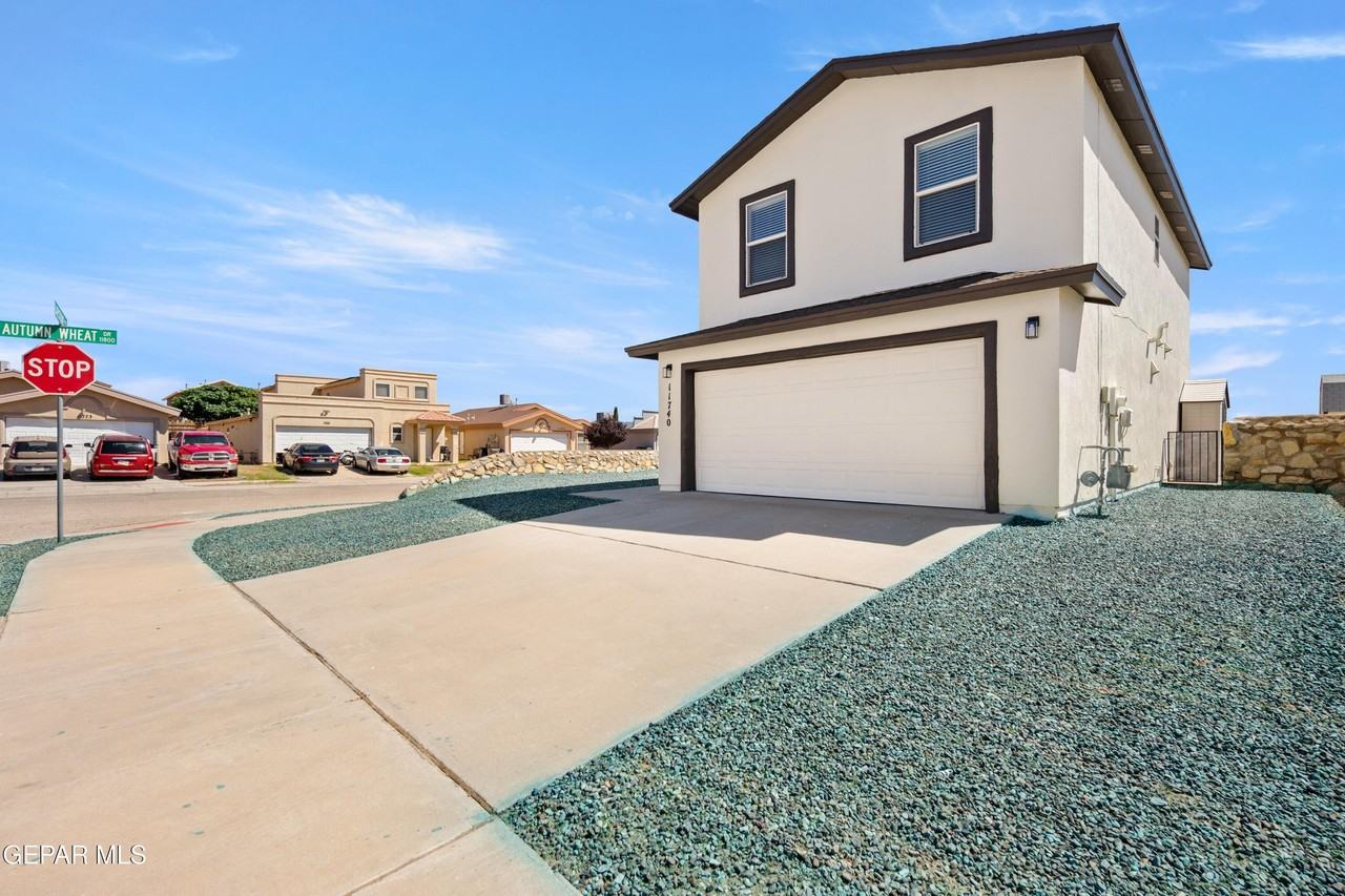 11740 Lapstone Way - Photo 4 of 34