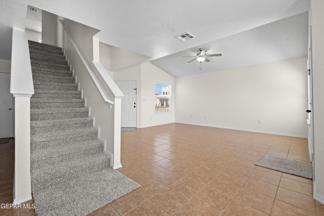 11740 Lapstone Way - Photo 7 of 34
