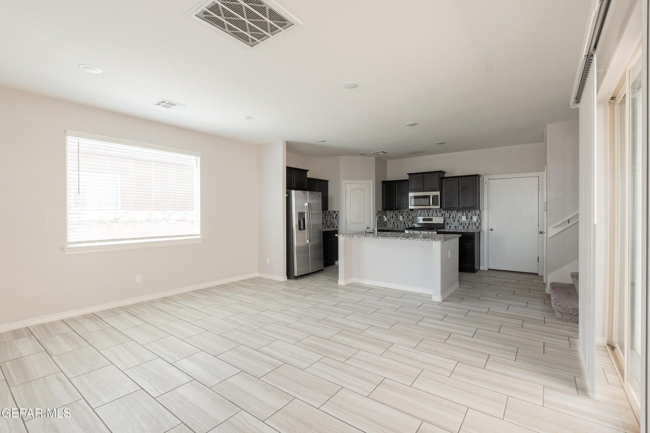 14925 Pebble Hills Blvd - Photo 3 of 21