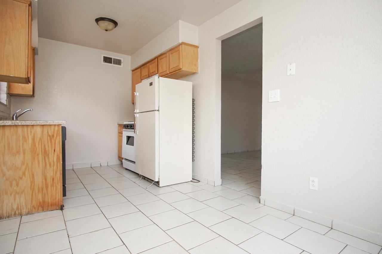 11212 Wharf Cove Dr #B - Photo 5 of 14