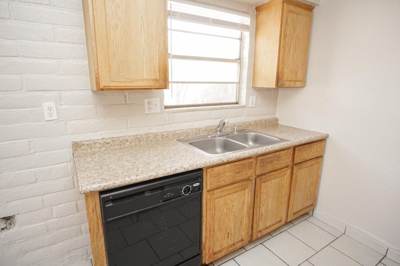 11212 Wharf Cove Dr #B - Photo 6 of 14