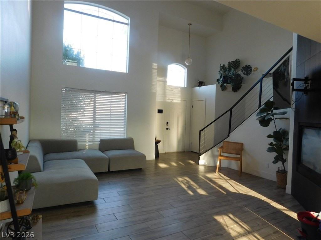 267 Cascading St - Photo 2 of 47
