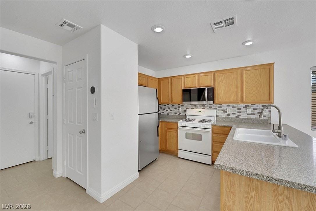 7152 Plushstone St - Photo 7 of 20