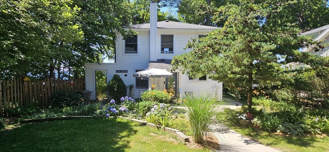 2405 Lakefront Dr - Photo 2 of 32