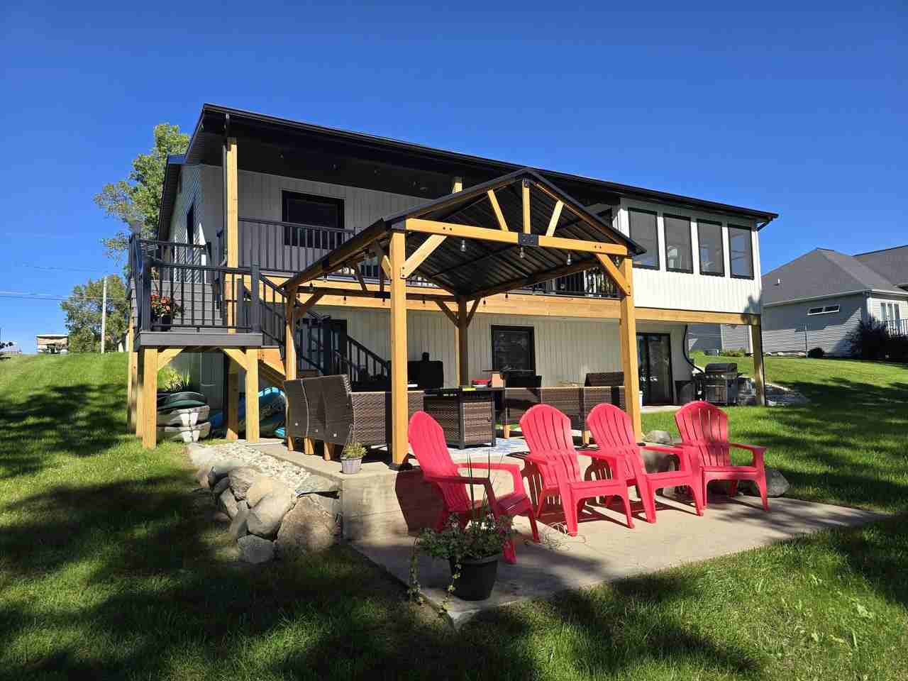 13915 Grandpoint Dr - Photo 7 of 48