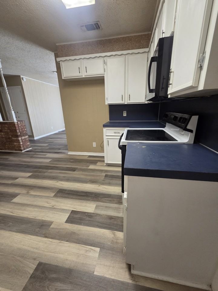 110 E Pioneer St #1 - Photo 4 of 22