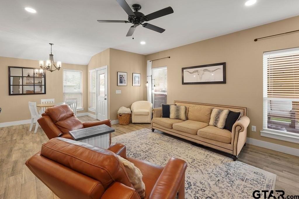 17127 Meadowview Ln - Photo 5 of 33