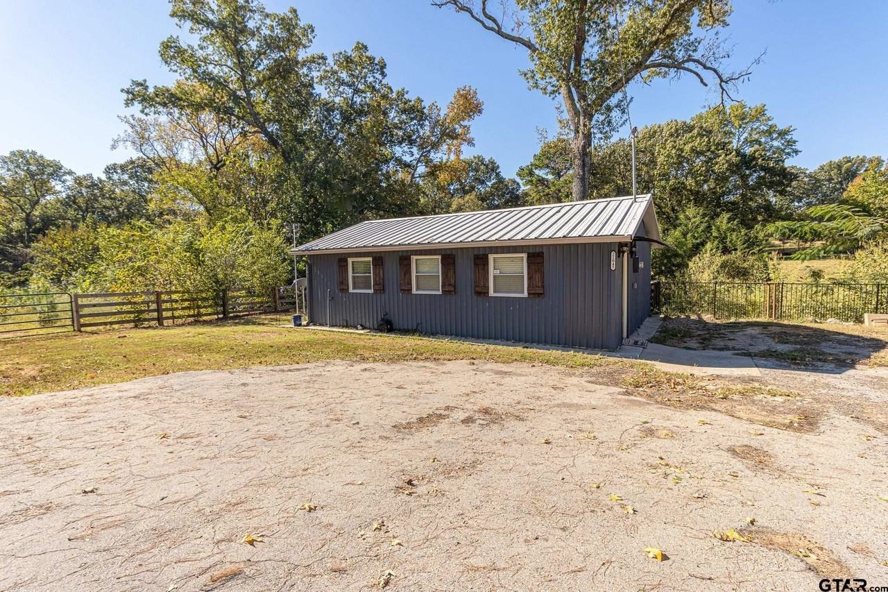 21045 Fm 16 W - Photo 2 of 15