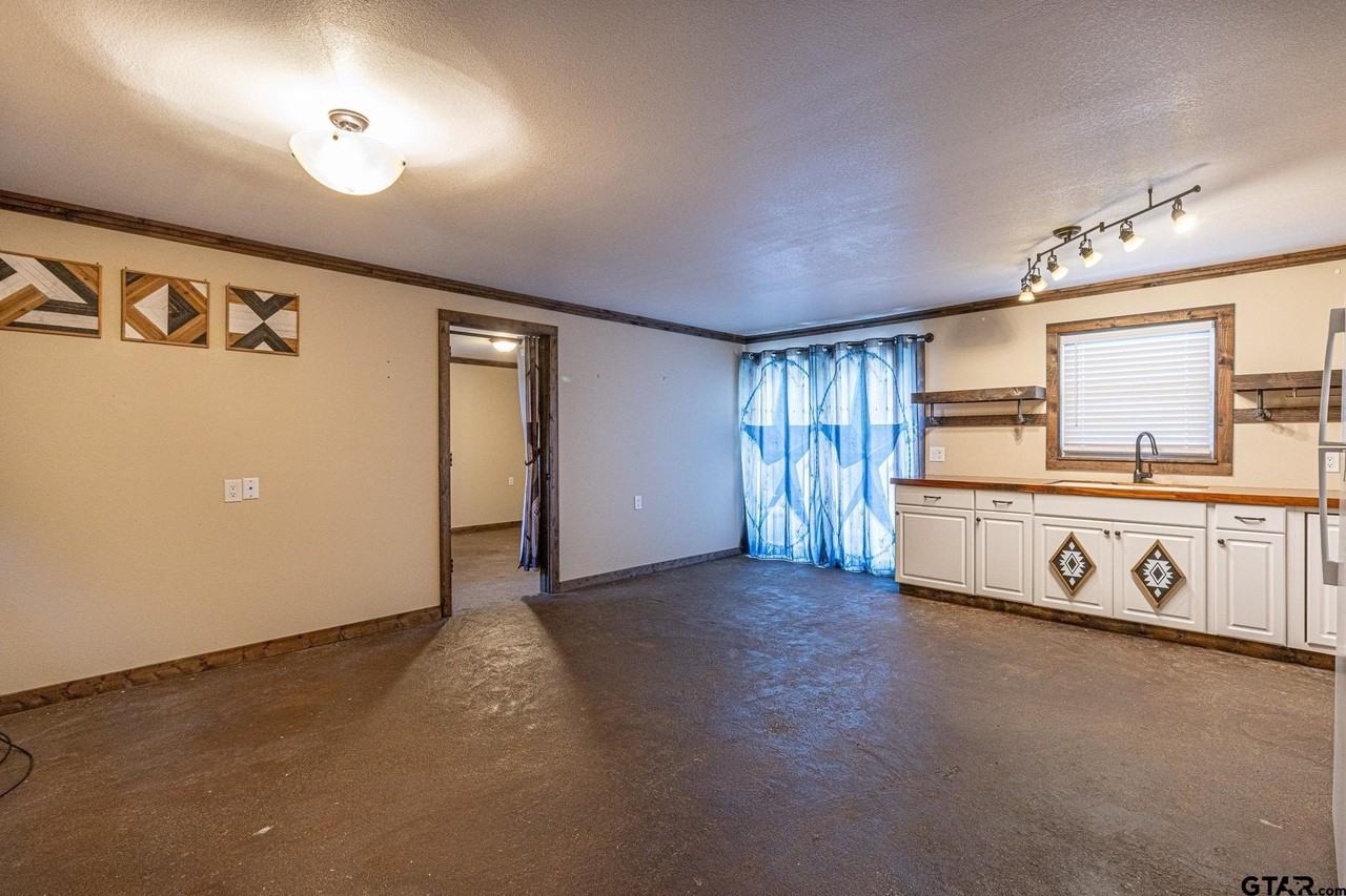 21045 Fm 16 W - Photo 3 of 15