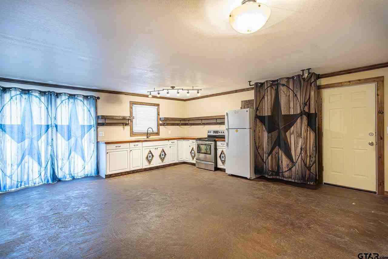 21045 Fm 16 W - Photo 4 of 15