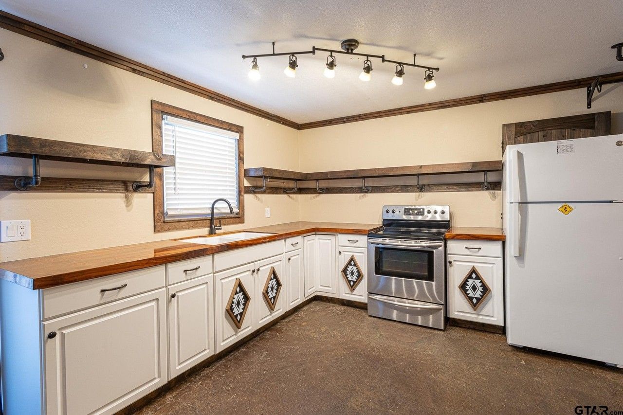 21045 Fm 16 W - Photo 5 of 15