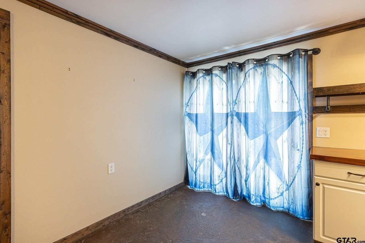 21045 Fm 16 W - Photo 6 of 15