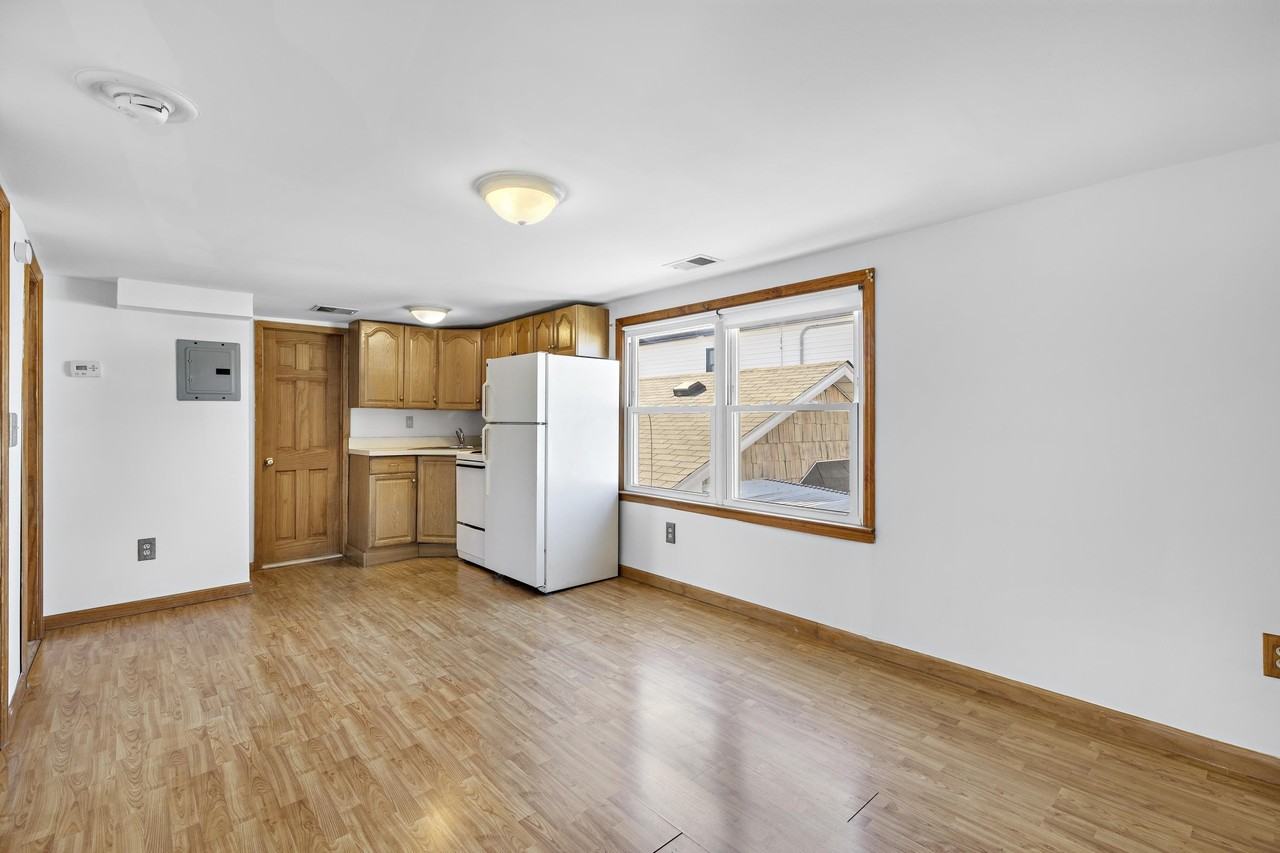 810 2nd St #2 - Photo 2 of 16