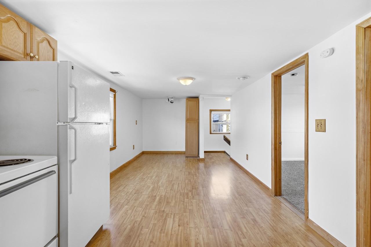 810 2nd St #2 - Photo 4 of 16