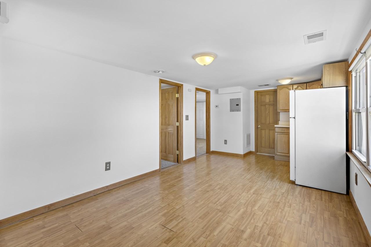 810 2nd St #2 - Photo 5 of 16