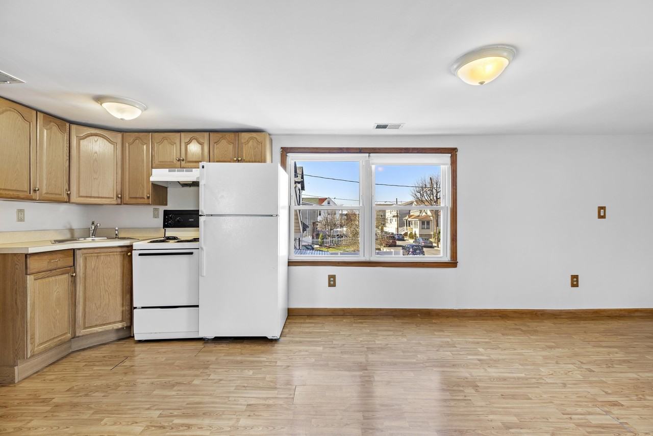 810 2nd St #2 - Photo 6 of 16
