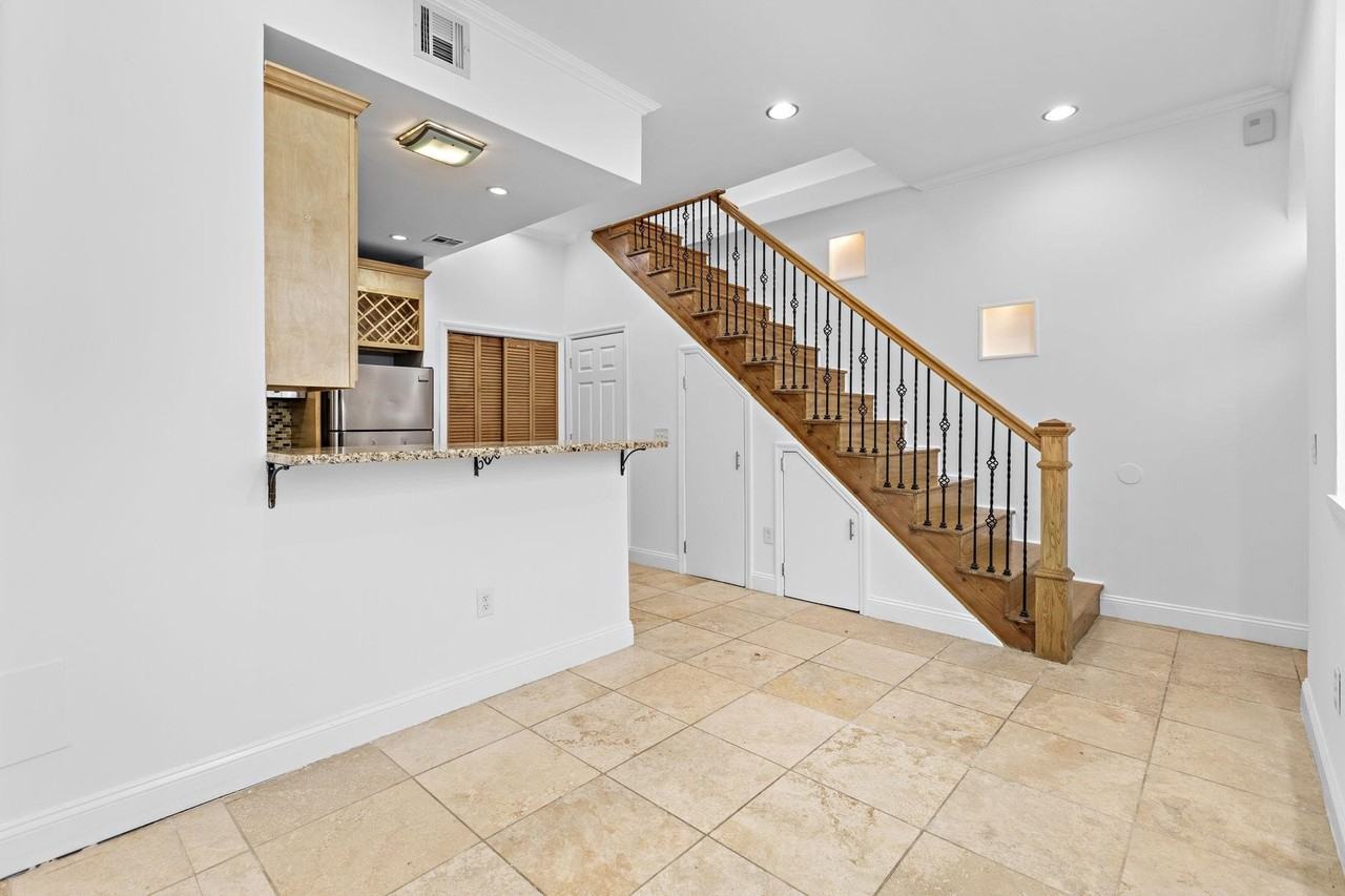 403A Park Ave - Photo 2 of 18
