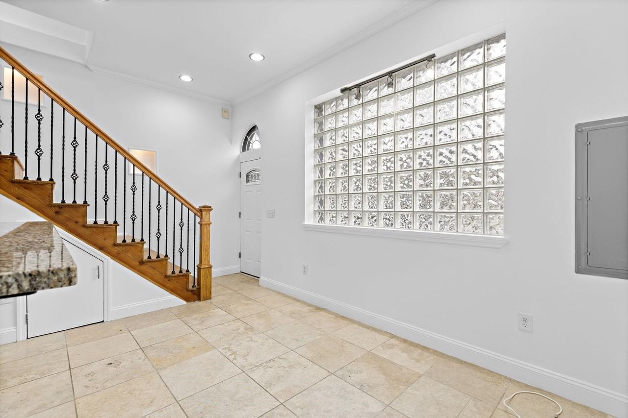 403A Park Ave - Photo 3 of 18